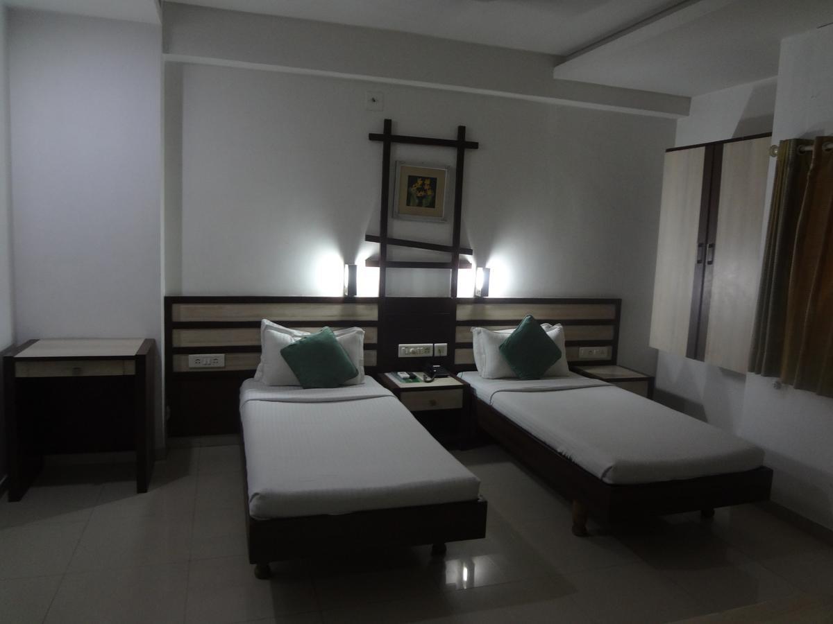 Hotel Airport Residency อาเมดาบัด ภายนอก รูปภาพ