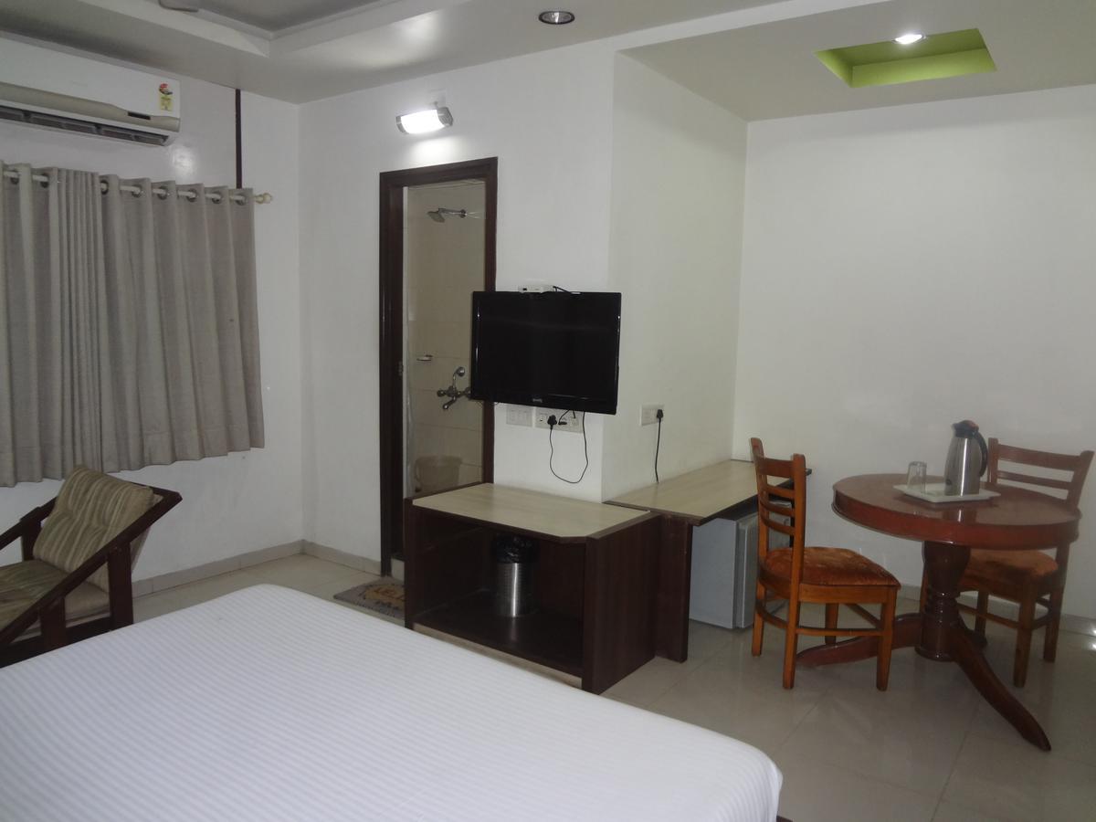 Hotel Airport Residency อาเมดาบัด ภายนอก รูปภาพ