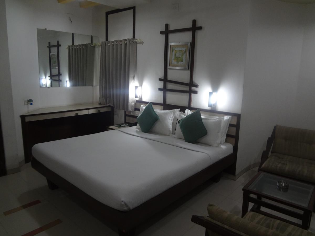 Hotel Airport Residency อาเมดาบัด ภายนอก รูปภาพ