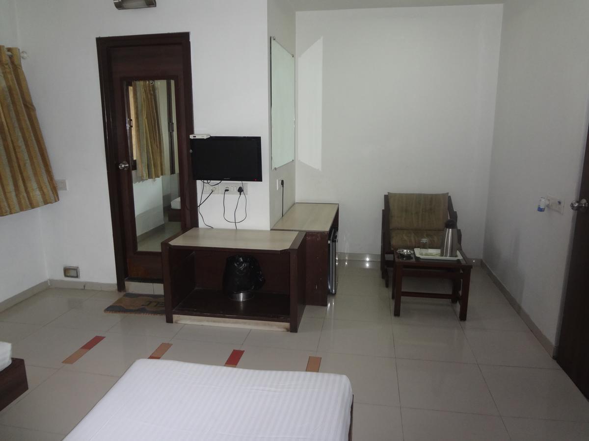 Hotel Airport Residency อาเมดาบัด ภายนอก รูปภาพ