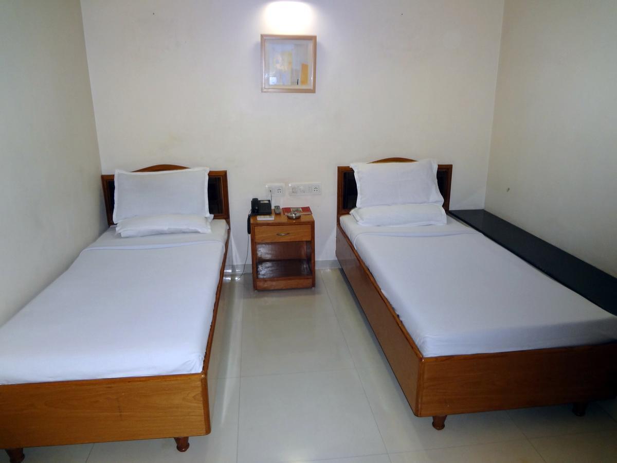Hotel Airport Residency อาเมดาบัด ภายนอก รูปภาพ