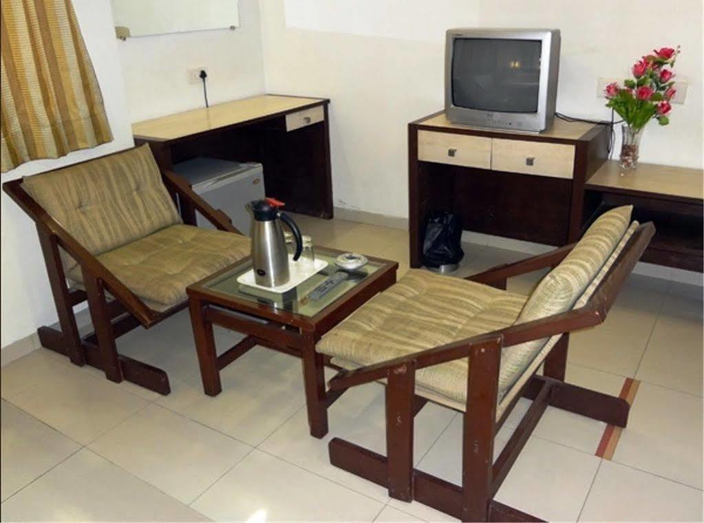 Hotel Airport Residency อาเมดาบัด ภายนอก รูปภาพ
