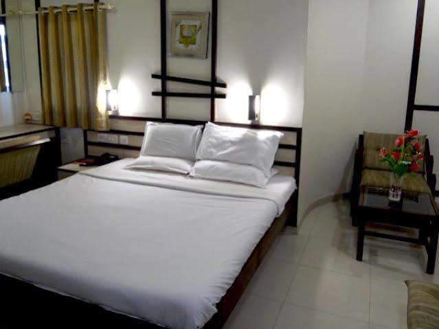 Hotel Airport Residency อาเมดาบัด ภายนอก รูปภาพ