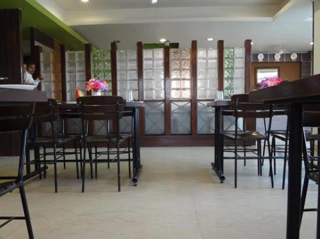 Hotel Airport Residency อาเมดาบัด ภายนอก รูปภาพ